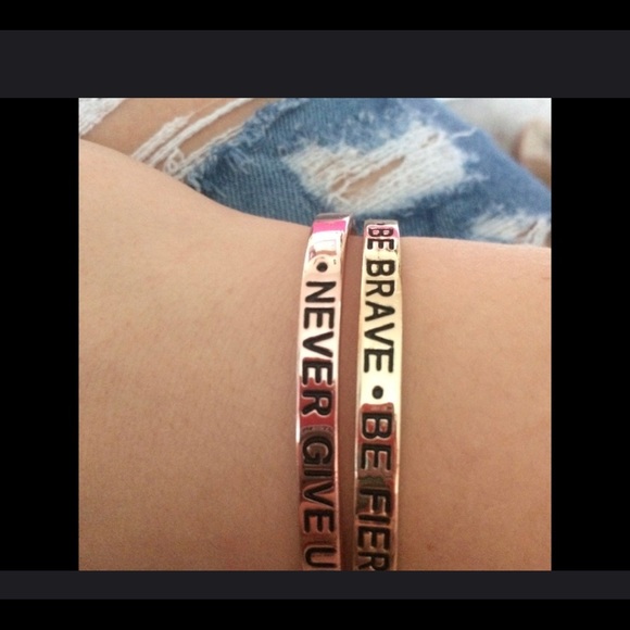 *SOLD OUT*Lovely Bangles - Picture 4 of 8